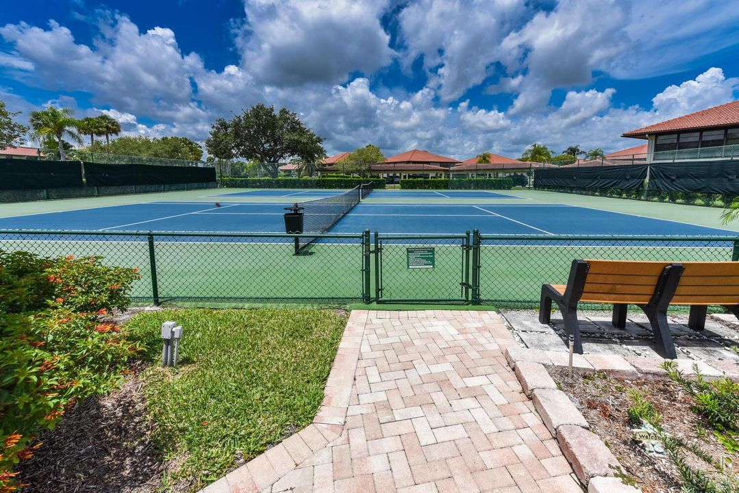 390 SW South River Dr Apt 202-large-008-