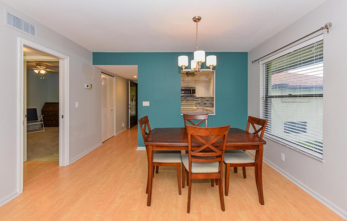 390 SW South River Dr Apt 202-large-027-
