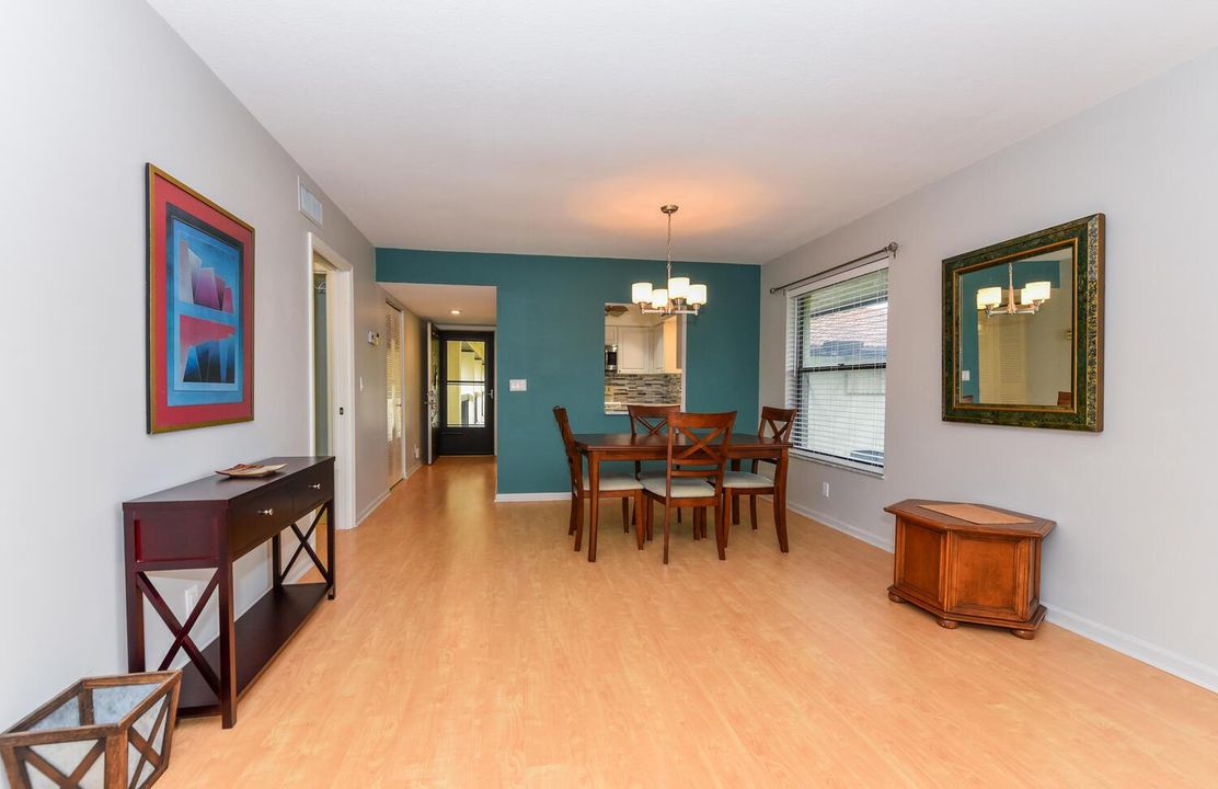 390 SW South River Dr Apt 202-large-026-