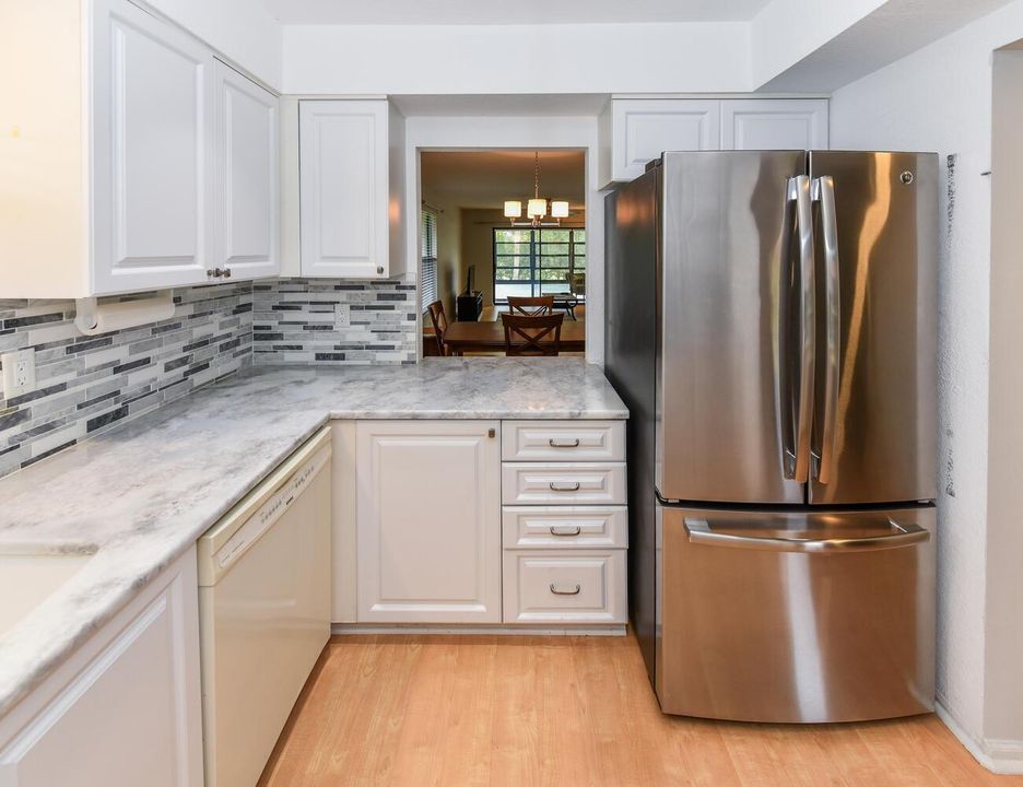 390 SW South River Dr Apt 202-large-034-