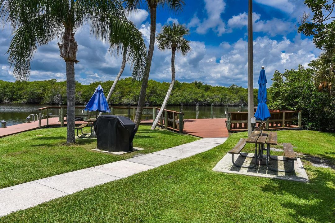 390 SW South River Dr Apt 202-large-006-