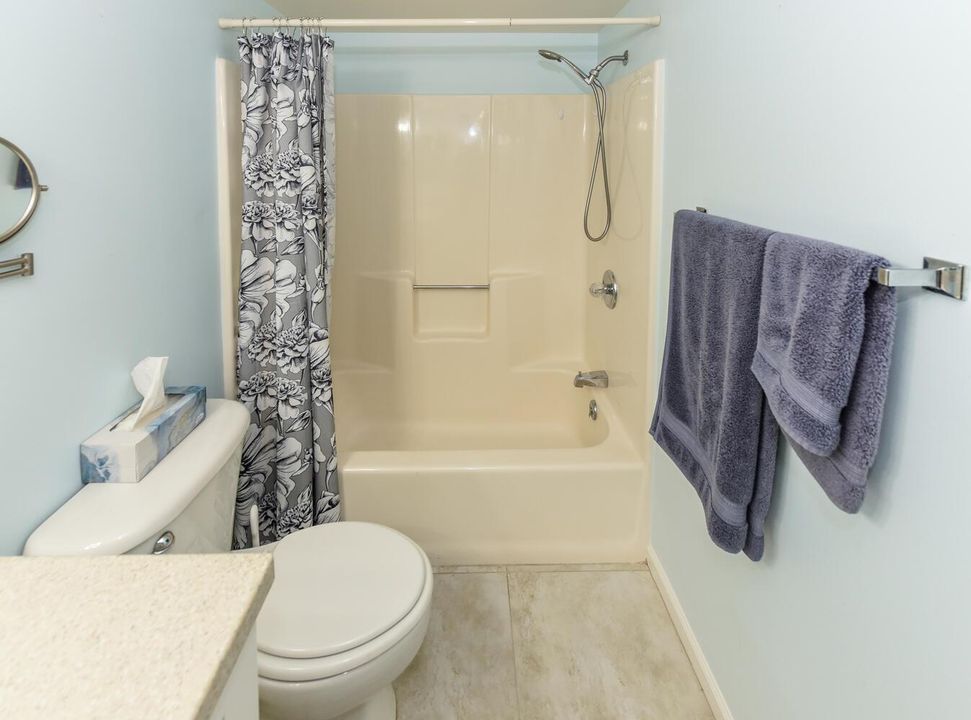 390 SW South River Dr Apt 202-large-039-