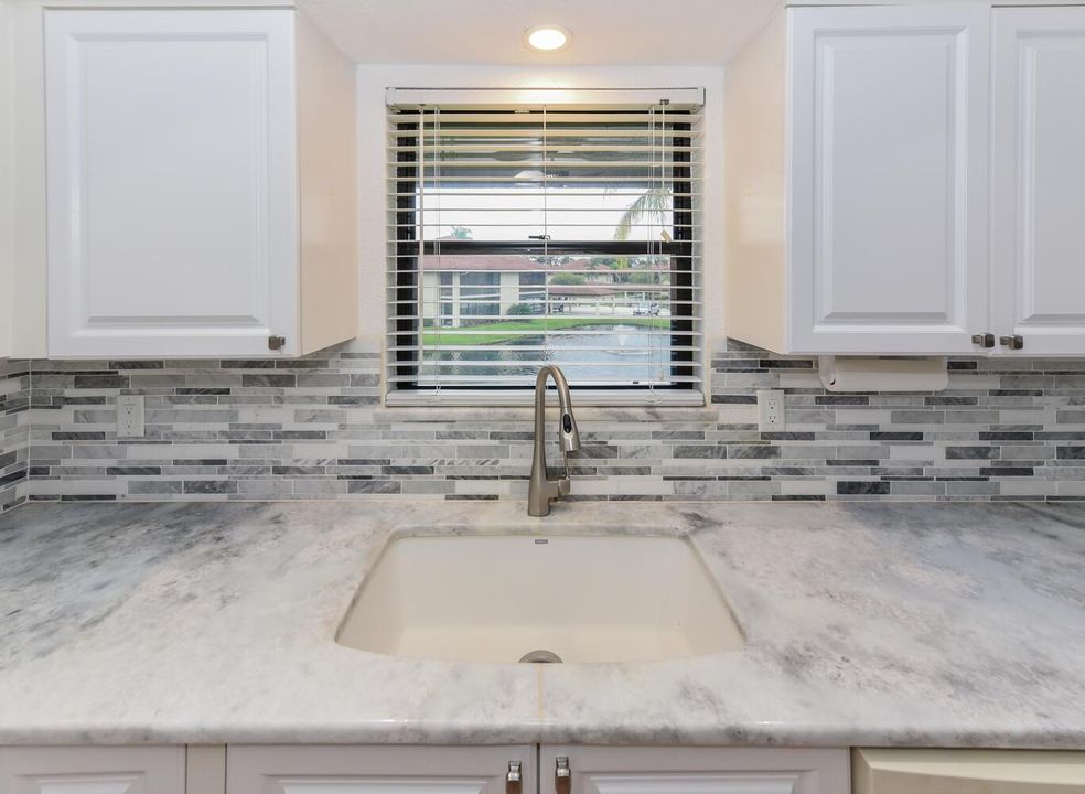 390 SW South River Dr Apt 202-large-035-