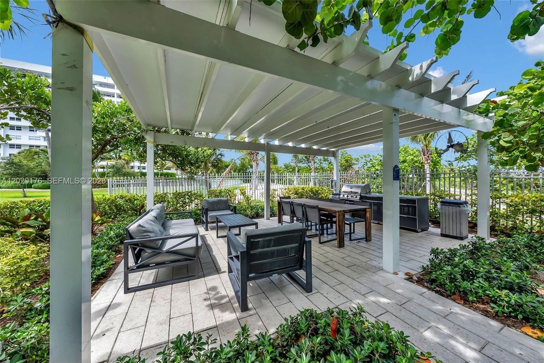 For Sale: $1,150,000 (2 beds, 2 baths, 1260 Square Feet)