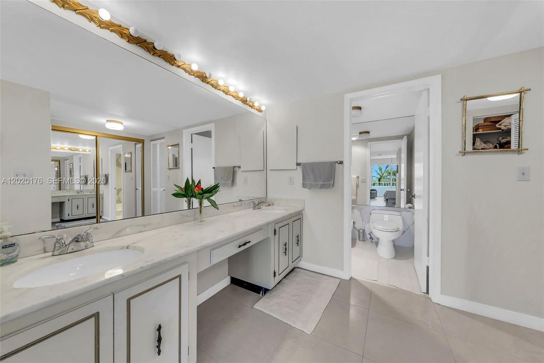 For Sale: $1,150,000 (2 beds, 2 baths, 1260 Square Feet)