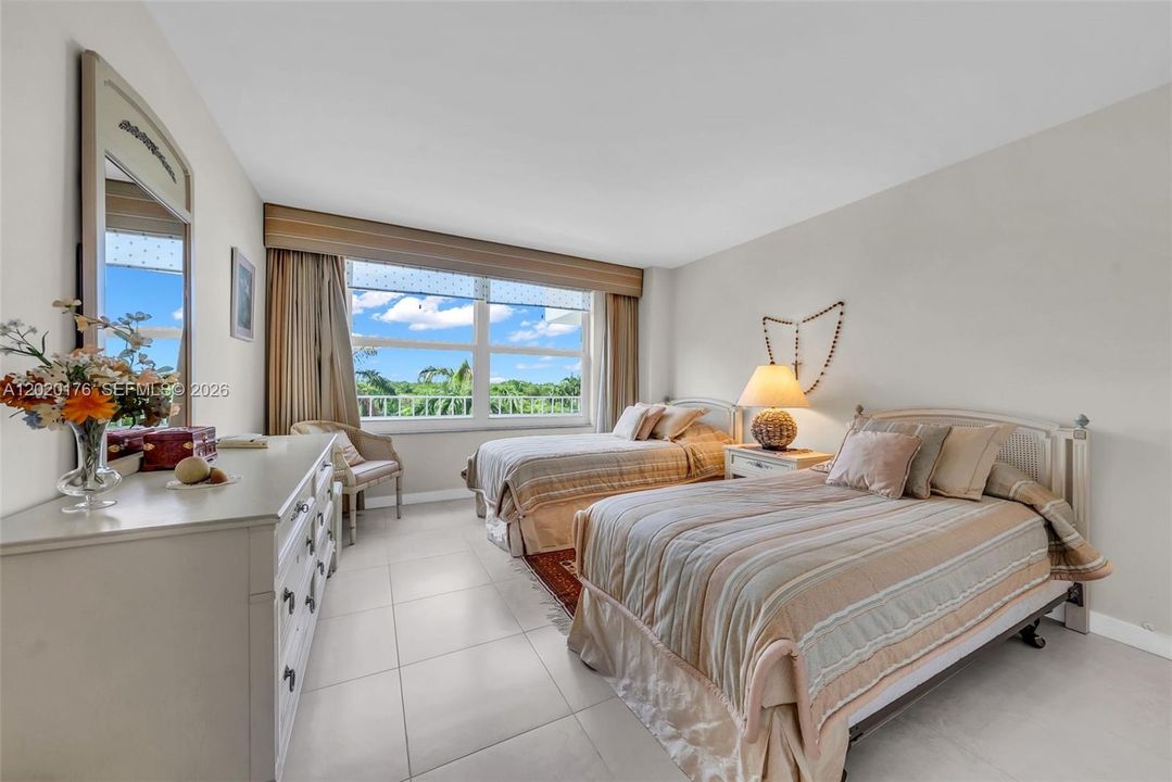 For Sale: $1,150,000 (2 beds, 2 baths, 1260 Square Feet)