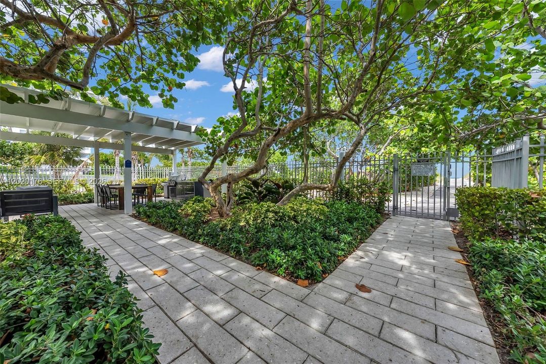 For Sale: $1,150,000 (2 beds, 2 baths, 1260 Square Feet)