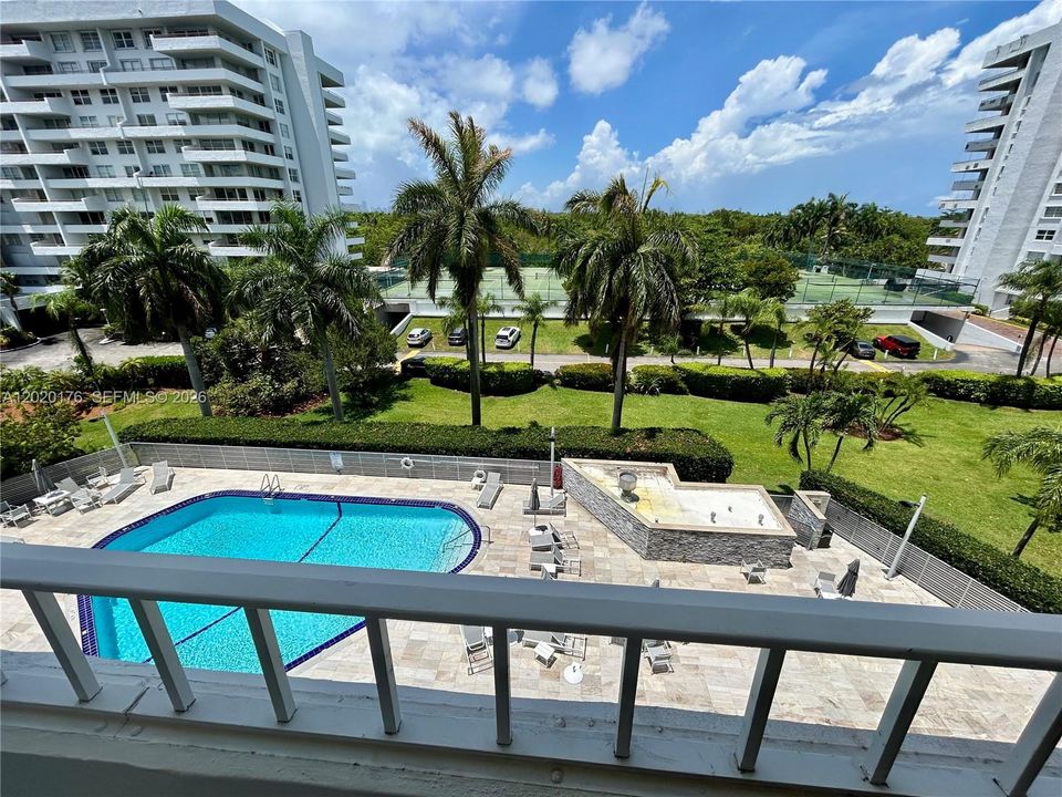 For Sale: $1,150,000 (2 beds, 2 baths, 1260 Square Feet)