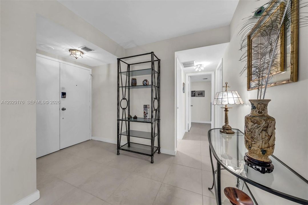 For Sale: $1,150,000 (2 beds, 2 baths, 1260 Square Feet)