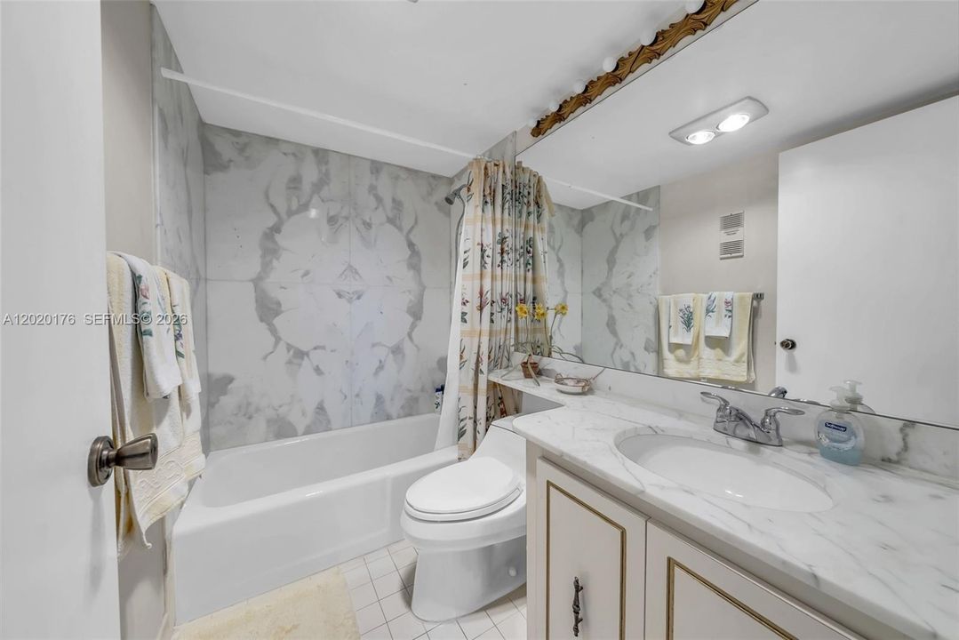 For Sale: $1,150,000 (2 beds, 2 baths, 1260 Square Feet)