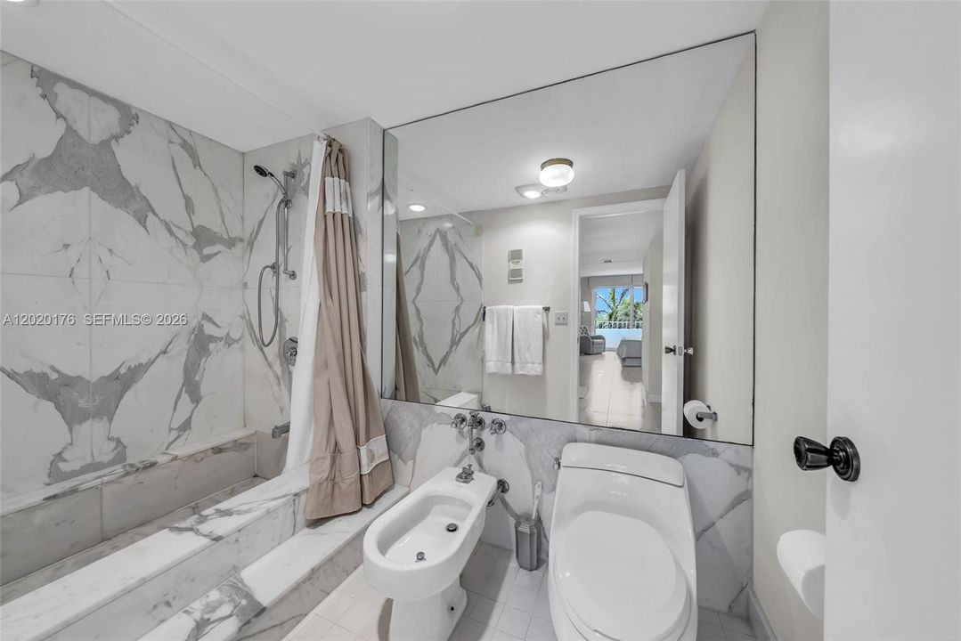 For Sale: $1,150,000 (2 beds, 2 baths, 1260 Square Feet)