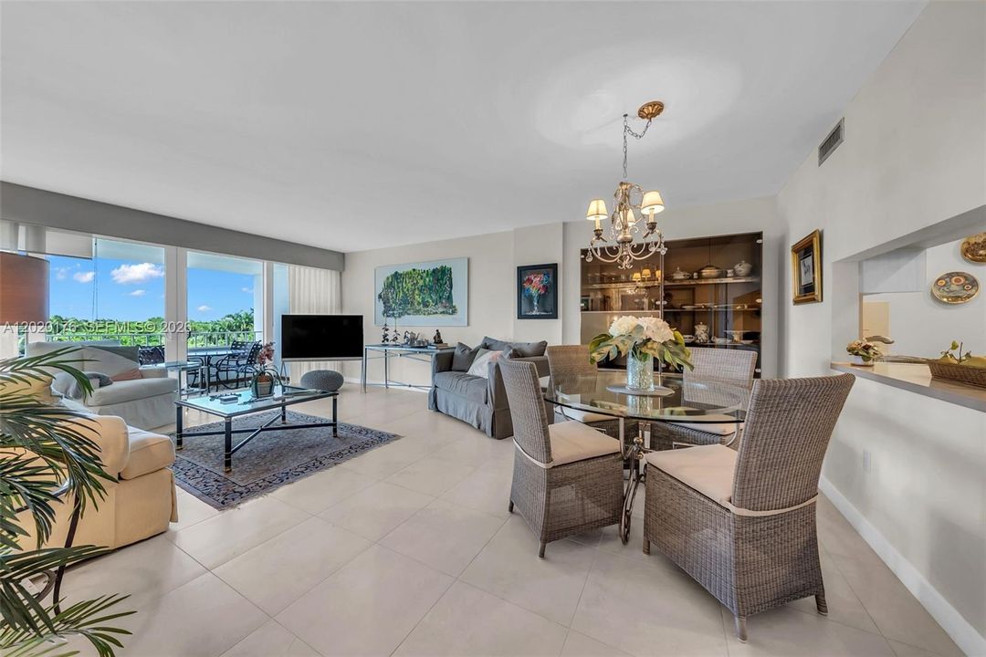 For Sale: $1,150,000 (2 beds, 2 baths, 1260 Square Feet)
