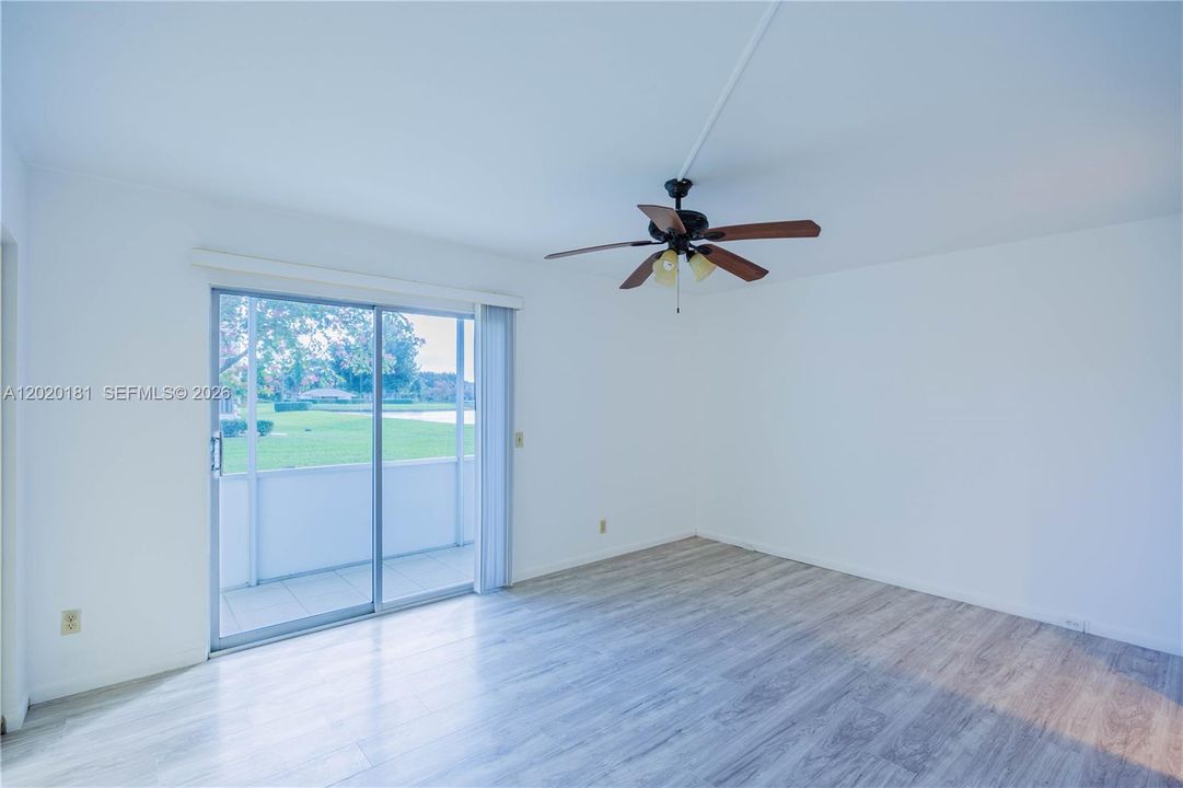 For Sale: $94,900 (1 beds, 1 baths, 720 Square Feet)