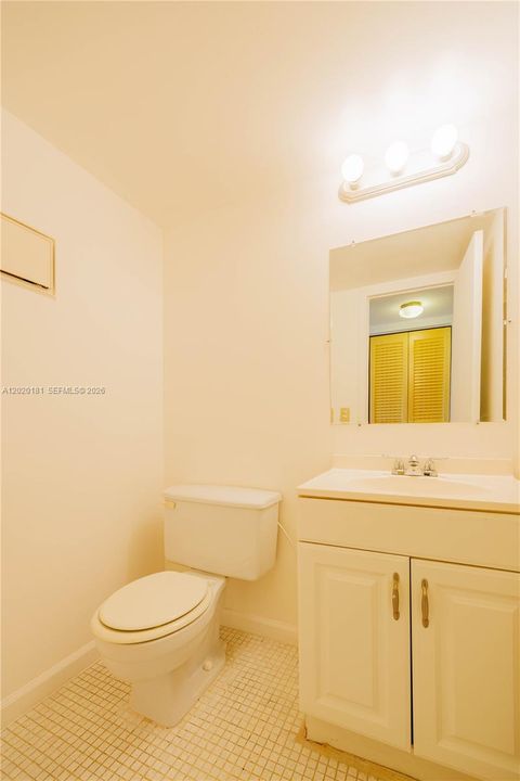 For Sale: $94,900 (1 beds, 1 baths, 720 Square Feet)