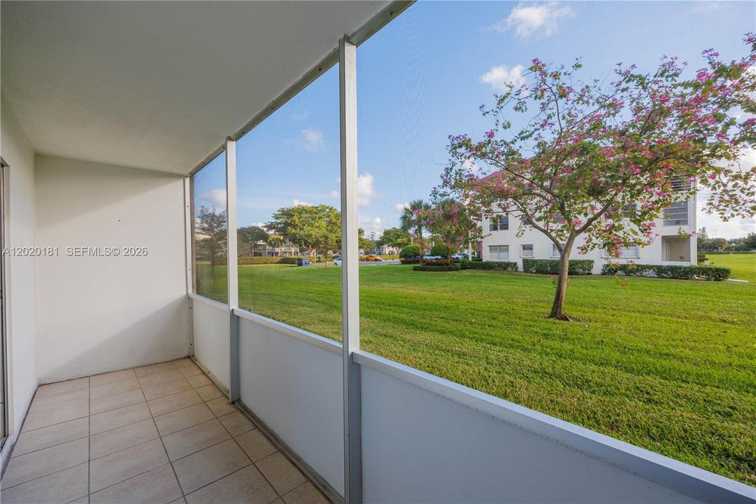 For Sale: $94,900 (1 beds, 1 baths, 720 Square Feet)