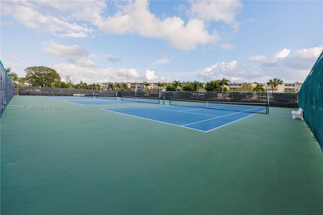 For Sale: $94,900 (1 beds, 1 baths, 720 Square Feet)