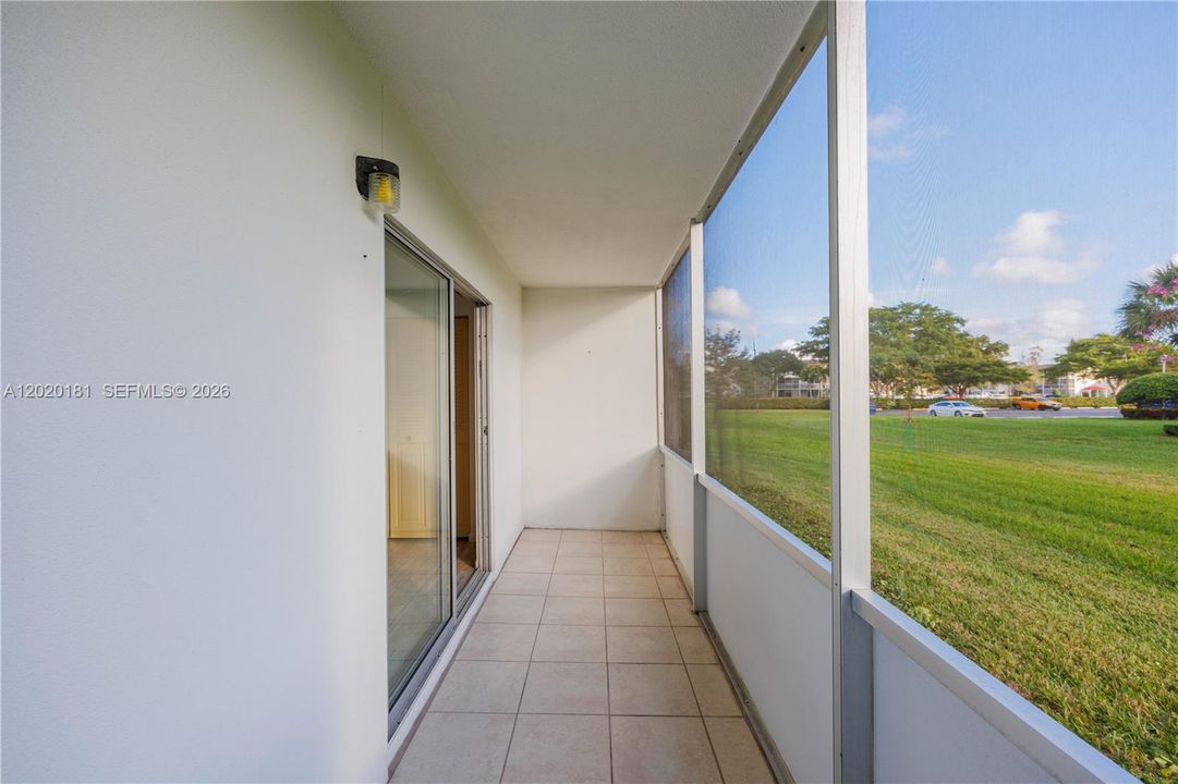 For Sale: $94,900 (1 beds, 1 baths, 720 Square Feet)