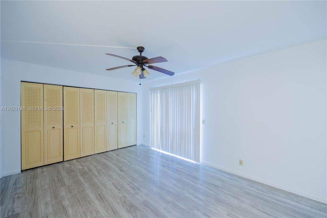 For Sale: $94,900 (1 beds, 1 baths, 720 Square Feet)