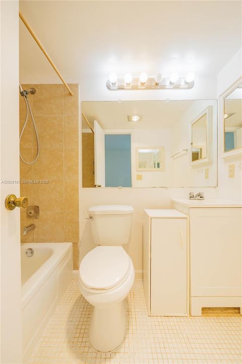 For Sale: $94,900 (1 beds, 1 baths, 720 Square Feet)