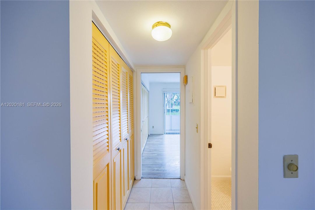 For Sale: $94,900 (1 beds, 1 baths, 720 Square Feet)