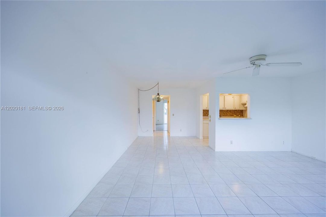 For Sale: $94,900 (1 beds, 1 baths, 720 Square Feet)
