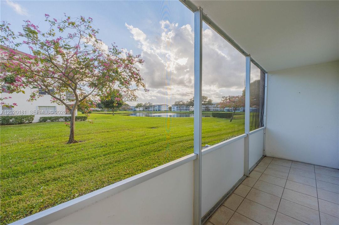 For Sale: $94,900 (1 beds, 1 baths, 720 Square Feet)
