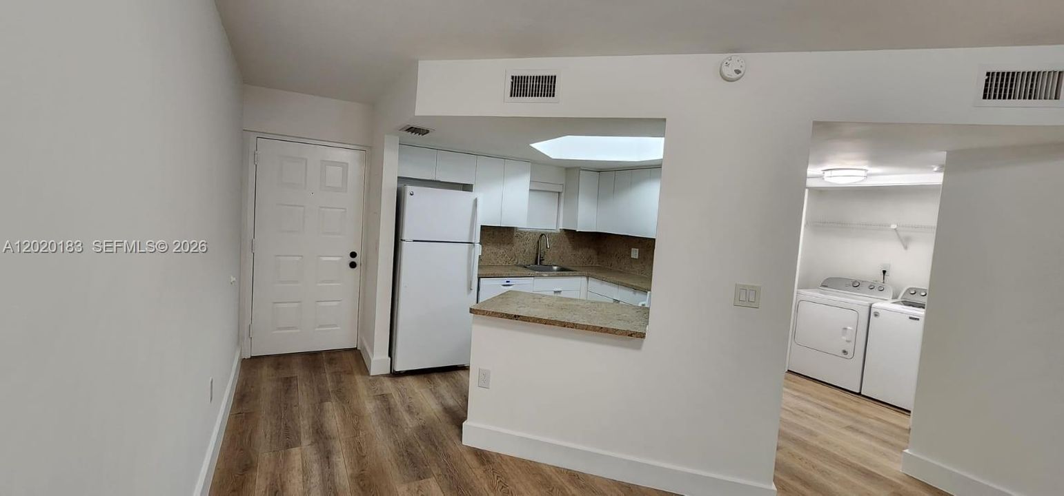 Activo con contrato: $1,990 (1 camas, 1 baños, 810 Pies cuadrados)