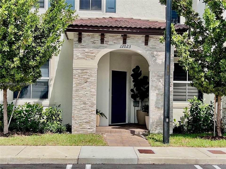 For Rent: $3,300 (3 beds, 2 baths, 1612 Square Feet)