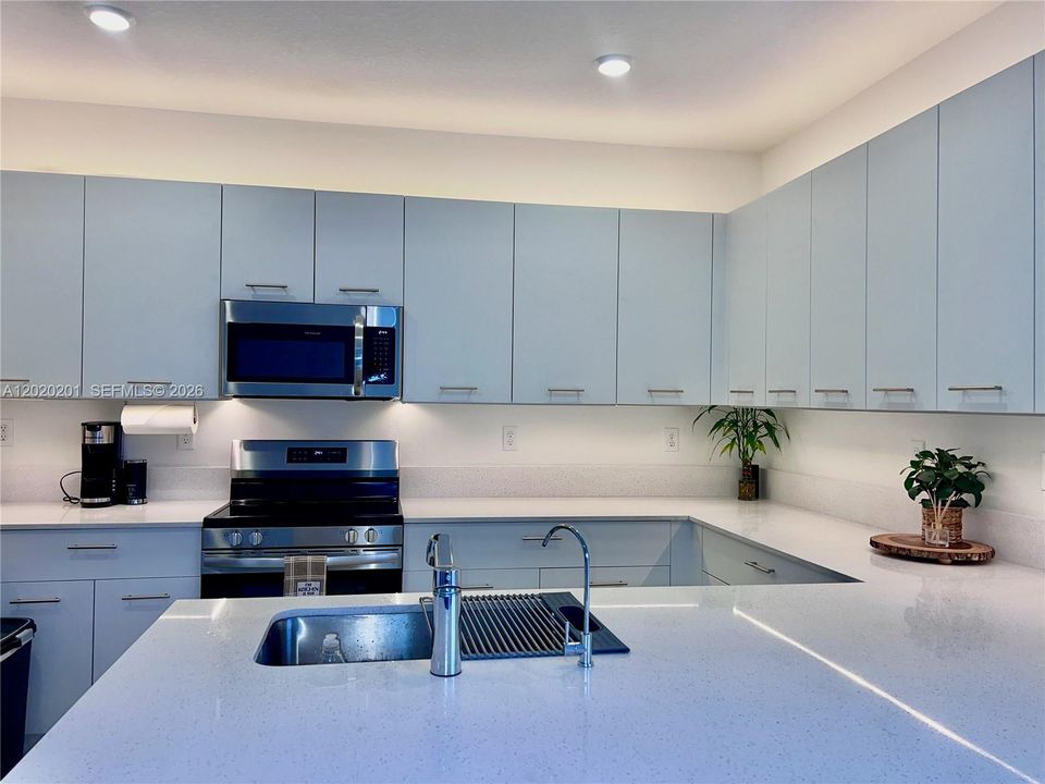 For Rent: $3,300 (3 beds, 2 baths, 1612 Square Feet)