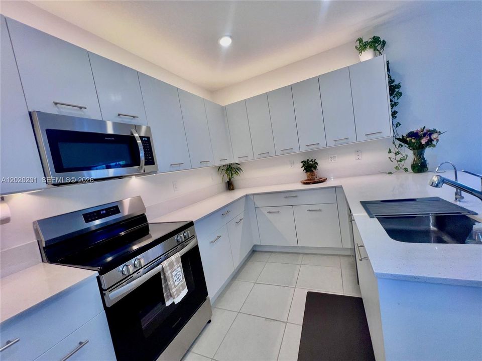 For Rent: $3,300 (3 beds, 2 baths, 1612 Square Feet)