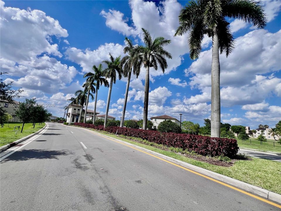 For Rent: $3,300 (3 beds, 2 baths, 1612 Square Feet)