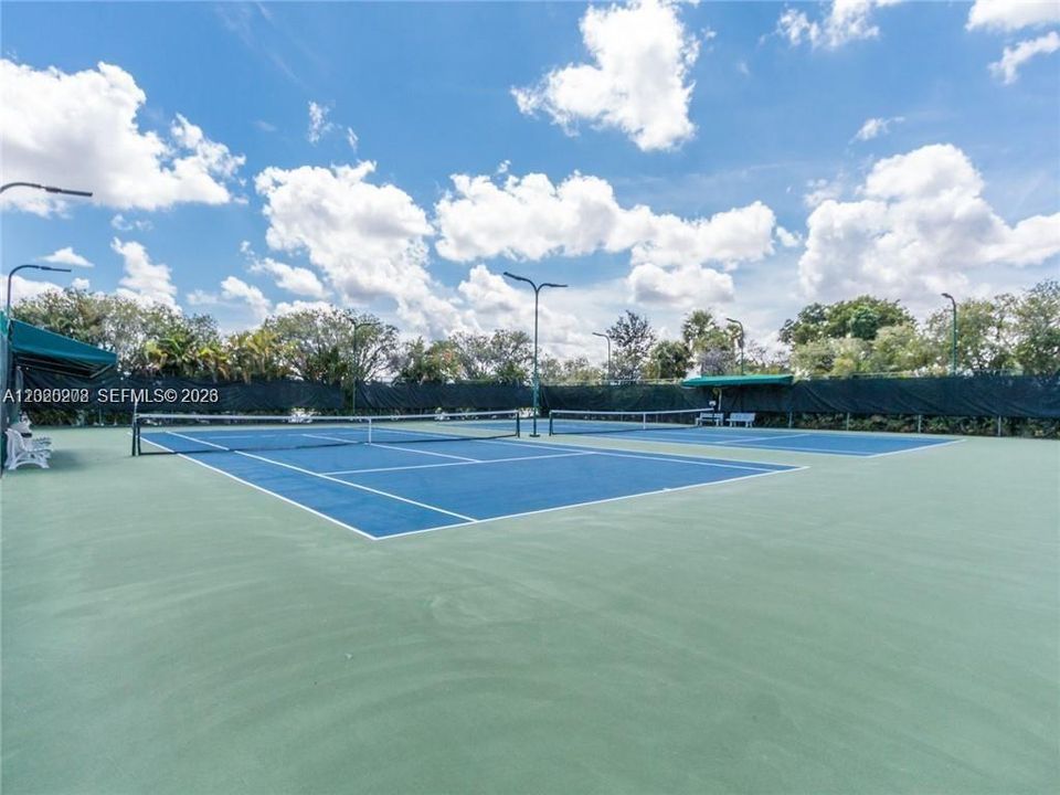 TENNIS