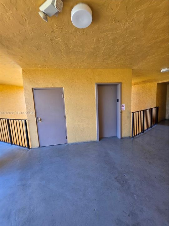 Active With Contract: $1,500 (1 beds, 1 baths, 695 Square Feet)