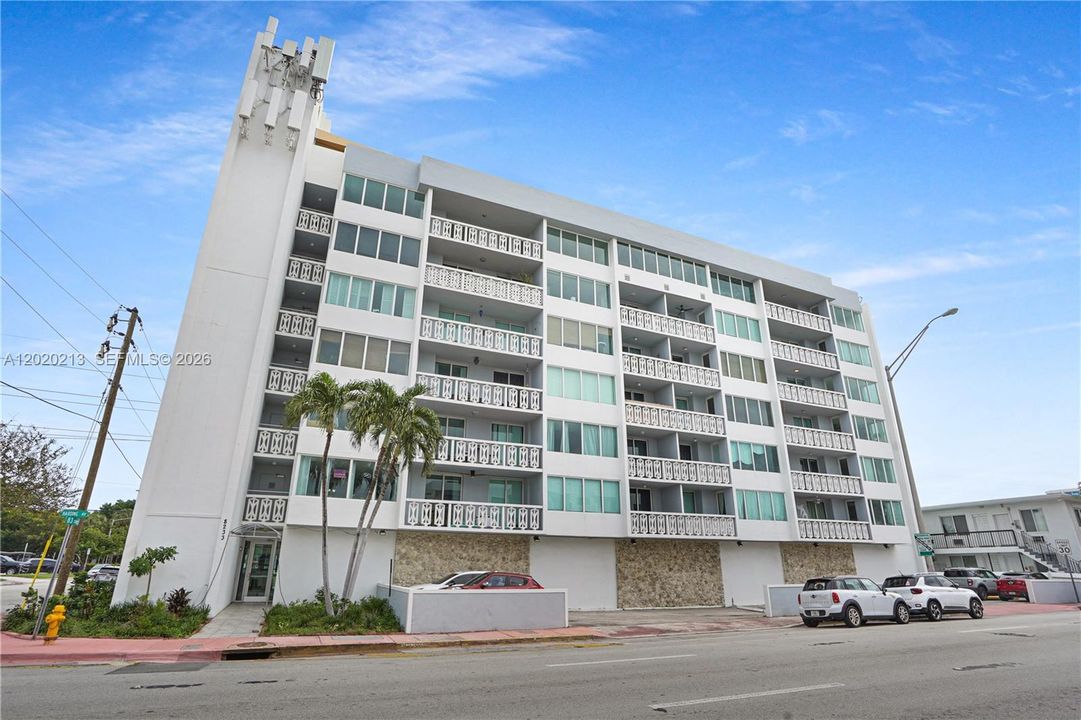 Active With Contract: $2,900 (2 beds, 2 baths, 1115 Square Feet)