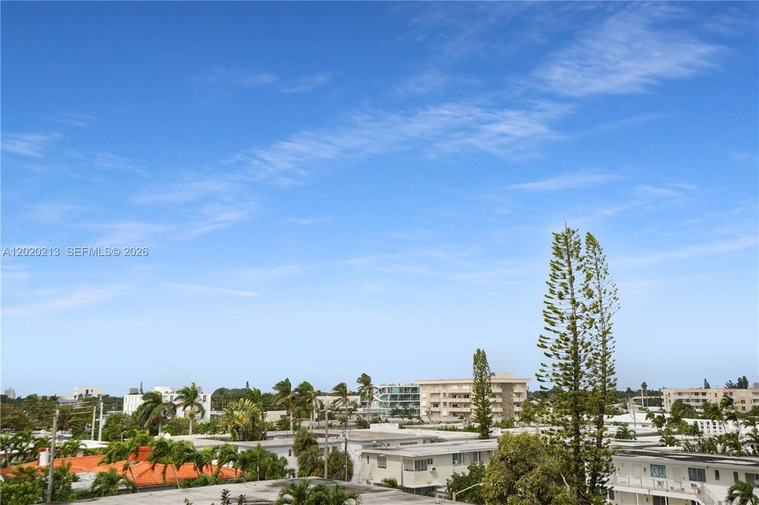 Active With Contract: $2,900 (2 beds, 2 baths, 1115 Square Feet)