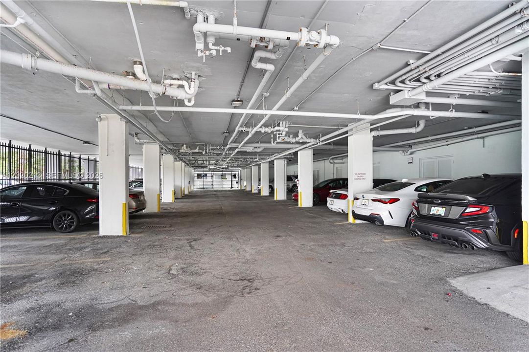 Active With Contract: $2,900 (2 beds, 2 baths, 1115 Square Feet)