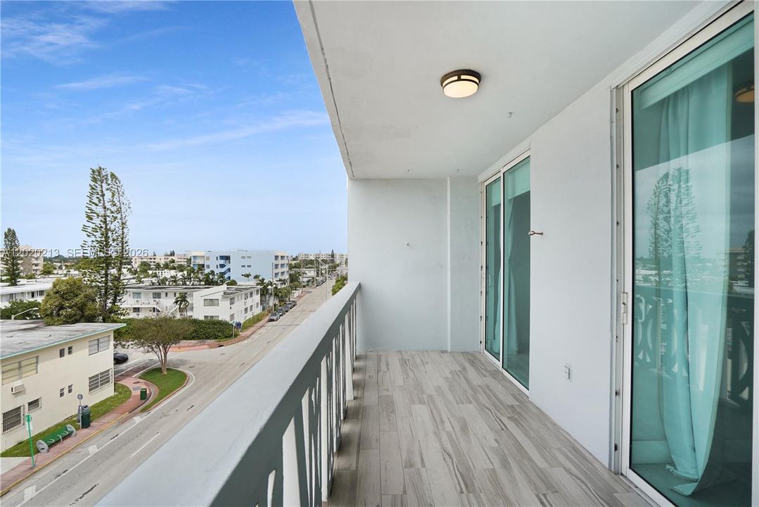 Active With Contract: $2,900 (2 beds, 2 baths, 1115 Square Feet)