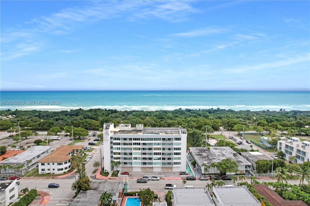 Active With Contract: $2,900 (2 beds, 2 baths, 1115 Square Feet)