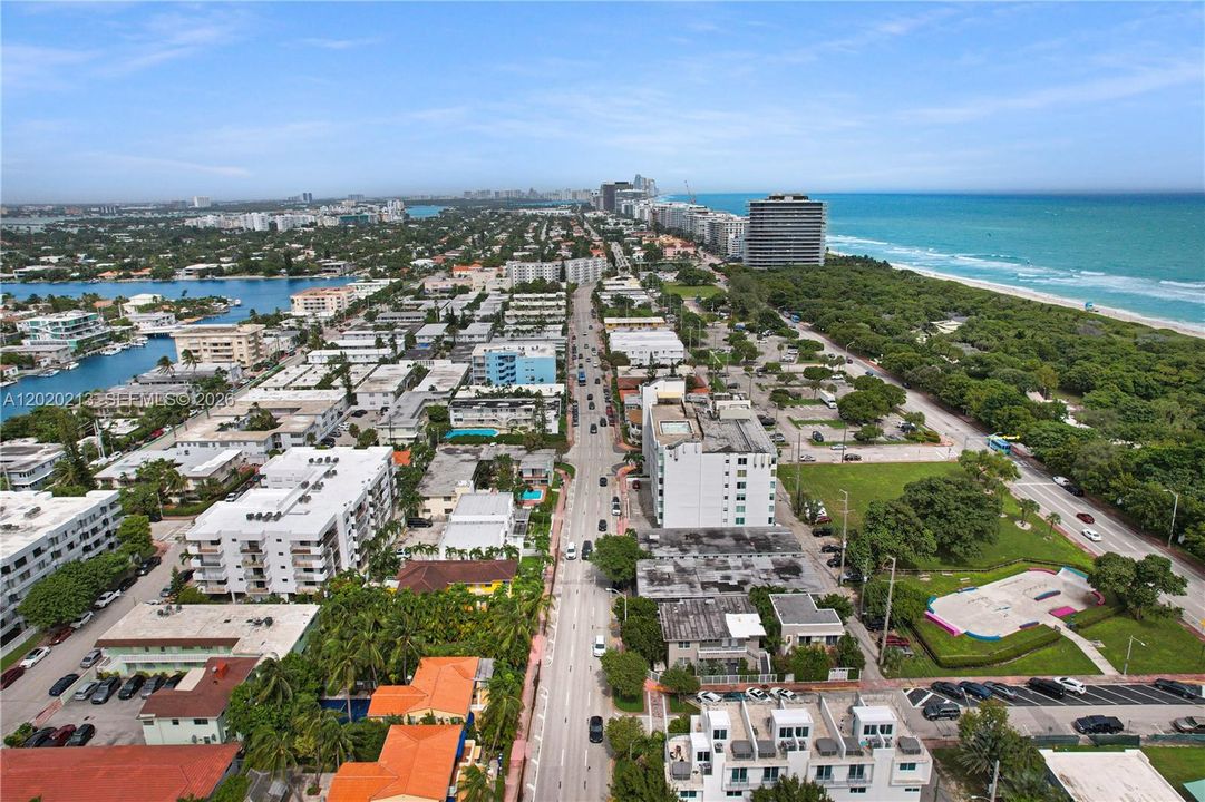 Active With Contract: $2,900 (2 beds, 2 baths, 1115 Square Feet)