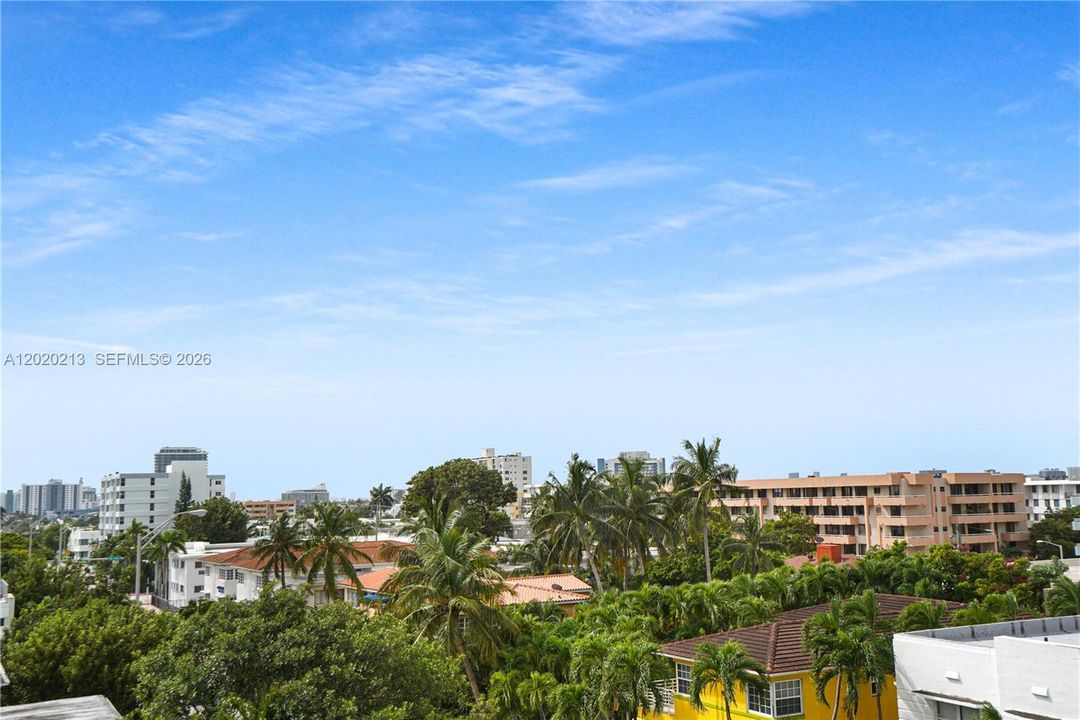 Active With Contract: $2,900 (2 beds, 2 baths, 1115 Square Feet)