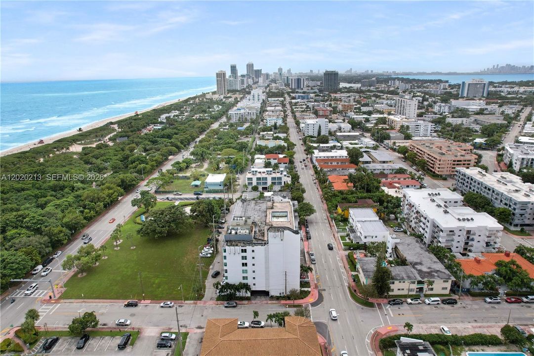 Active With Contract: $2,900 (2 beds, 2 baths, 1115 Square Feet)