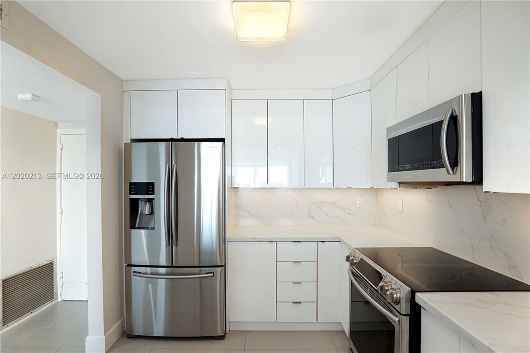 Active With Contract: $2,900 (2 beds, 2 baths, 1115 Square Feet)