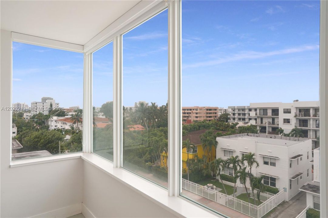 Active With Contract: $2,900 (2 beds, 2 baths, 1115 Square Feet)
