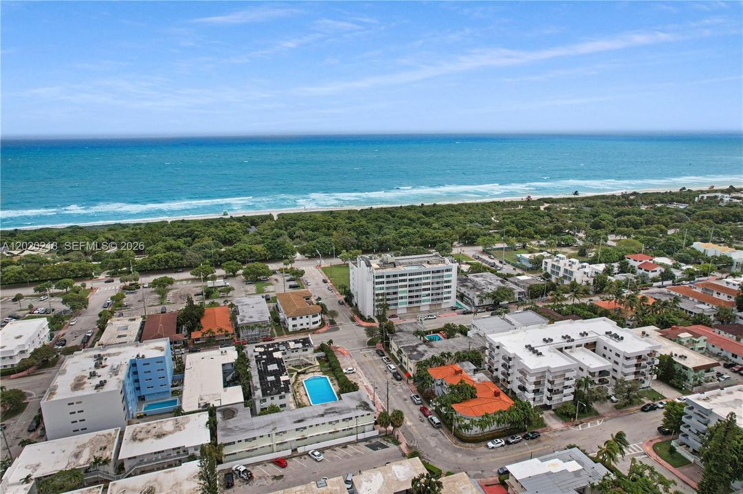 Active With Contract: $2,900 (2 beds, 2 baths, 1115 Square Feet)