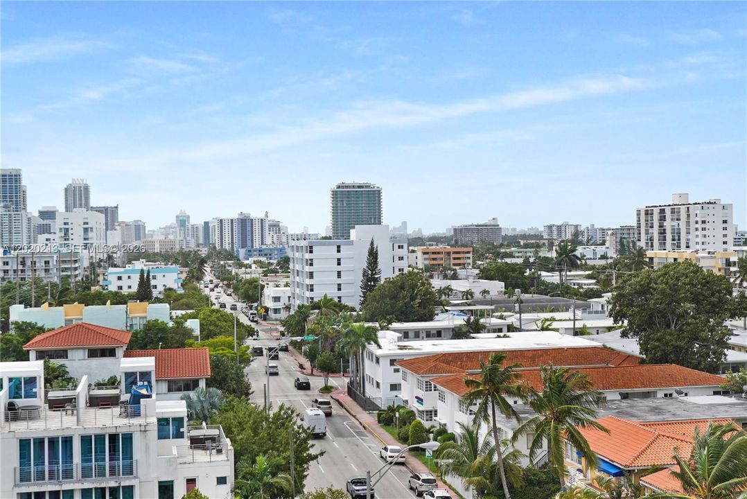 Active With Contract: $2,900 (2 beds, 2 baths, 1115 Square Feet)