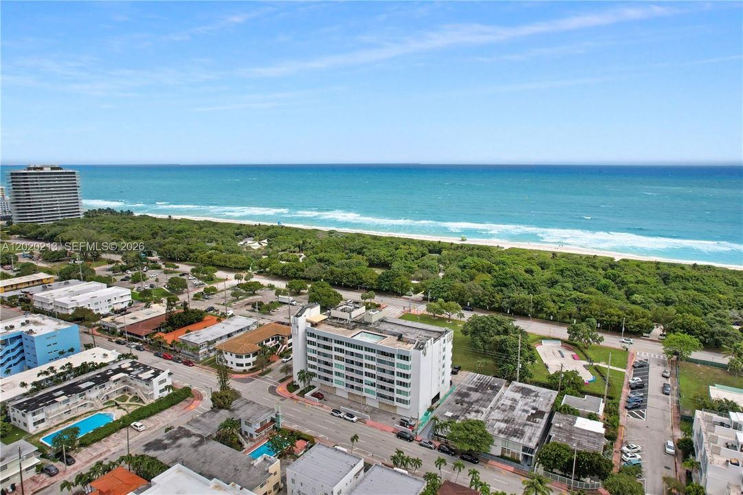 Active With Contract: $2,900 (2 beds, 2 baths, 1115 Square Feet)