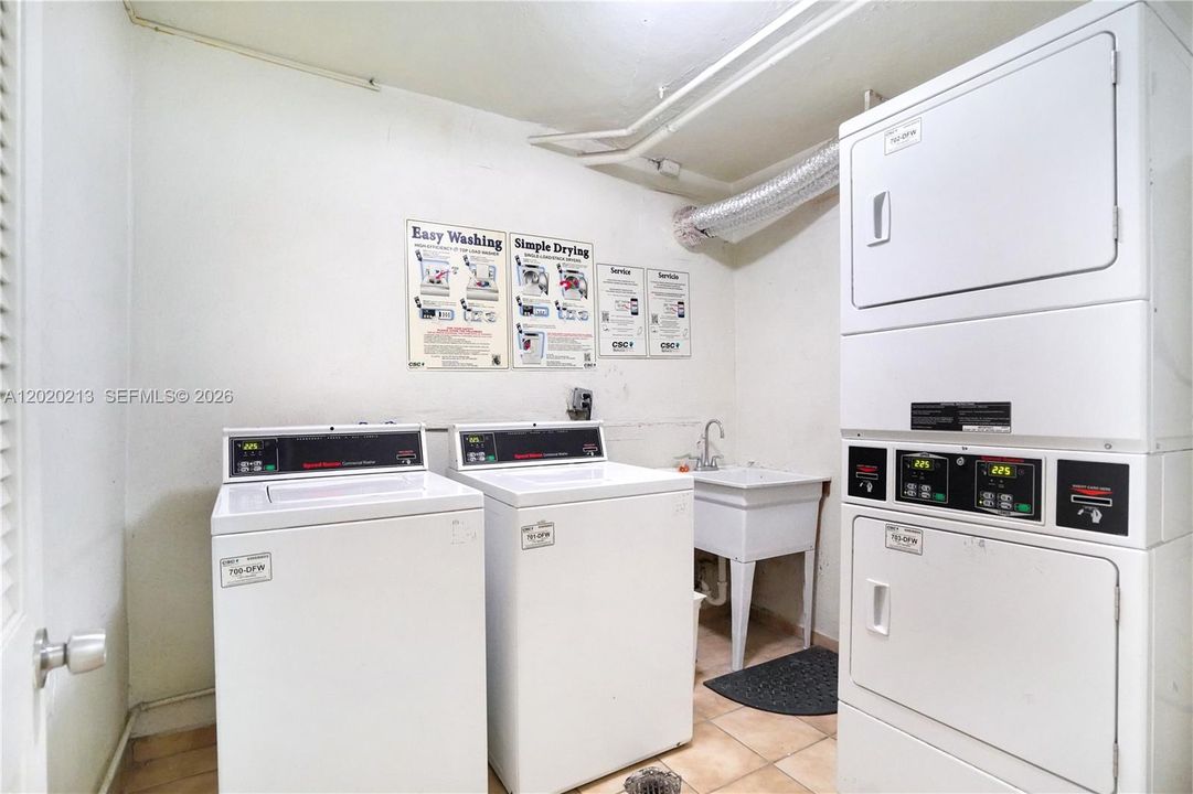 Active With Contract: $2,900 (2 beds, 2 baths, 1115 Square Feet)