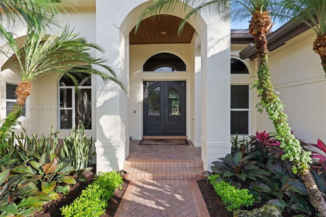 For Sale: $2,995,000 (5 beds, 4 baths, 4592 Square Feet)