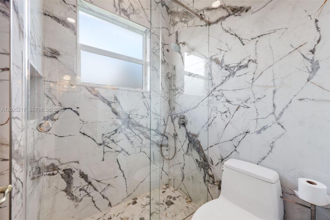 For Sale: $2,995,000 (5 beds, 4 baths, 4592 Square Feet)