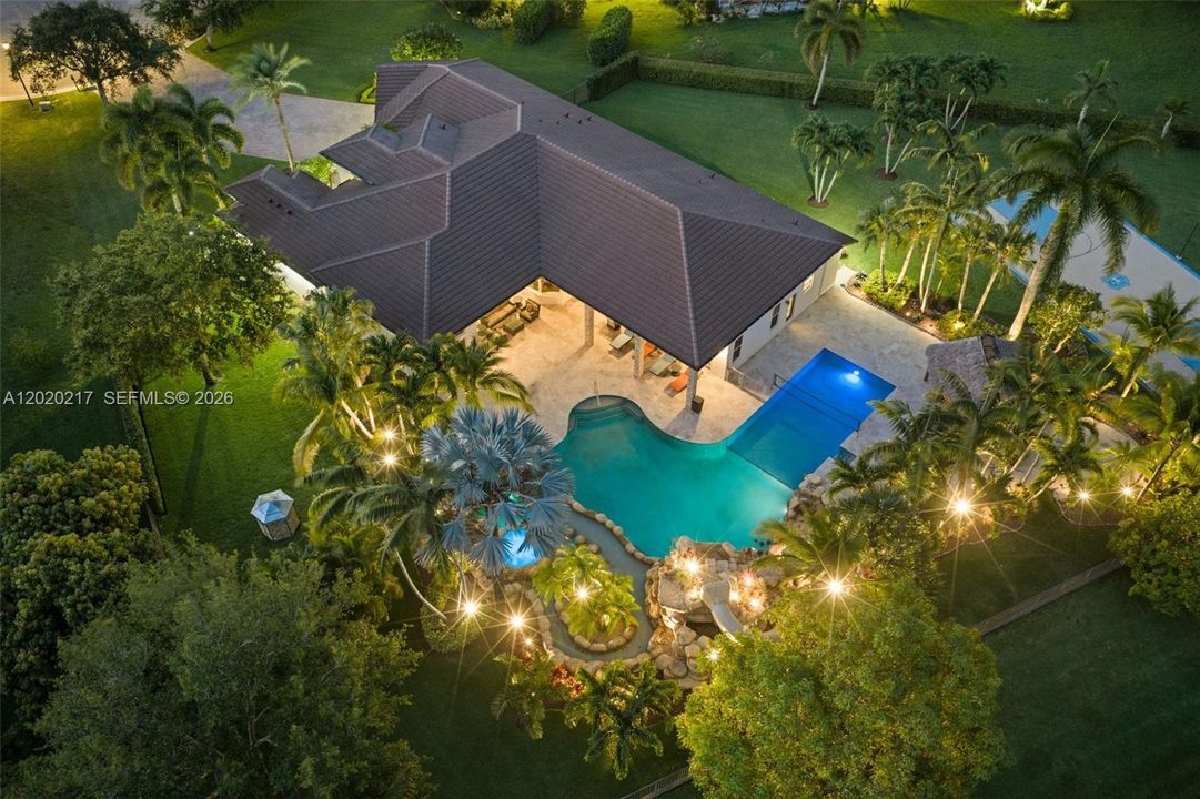 For Sale: $2,995,000 (5 beds, 4 baths, 4592 Square Feet)